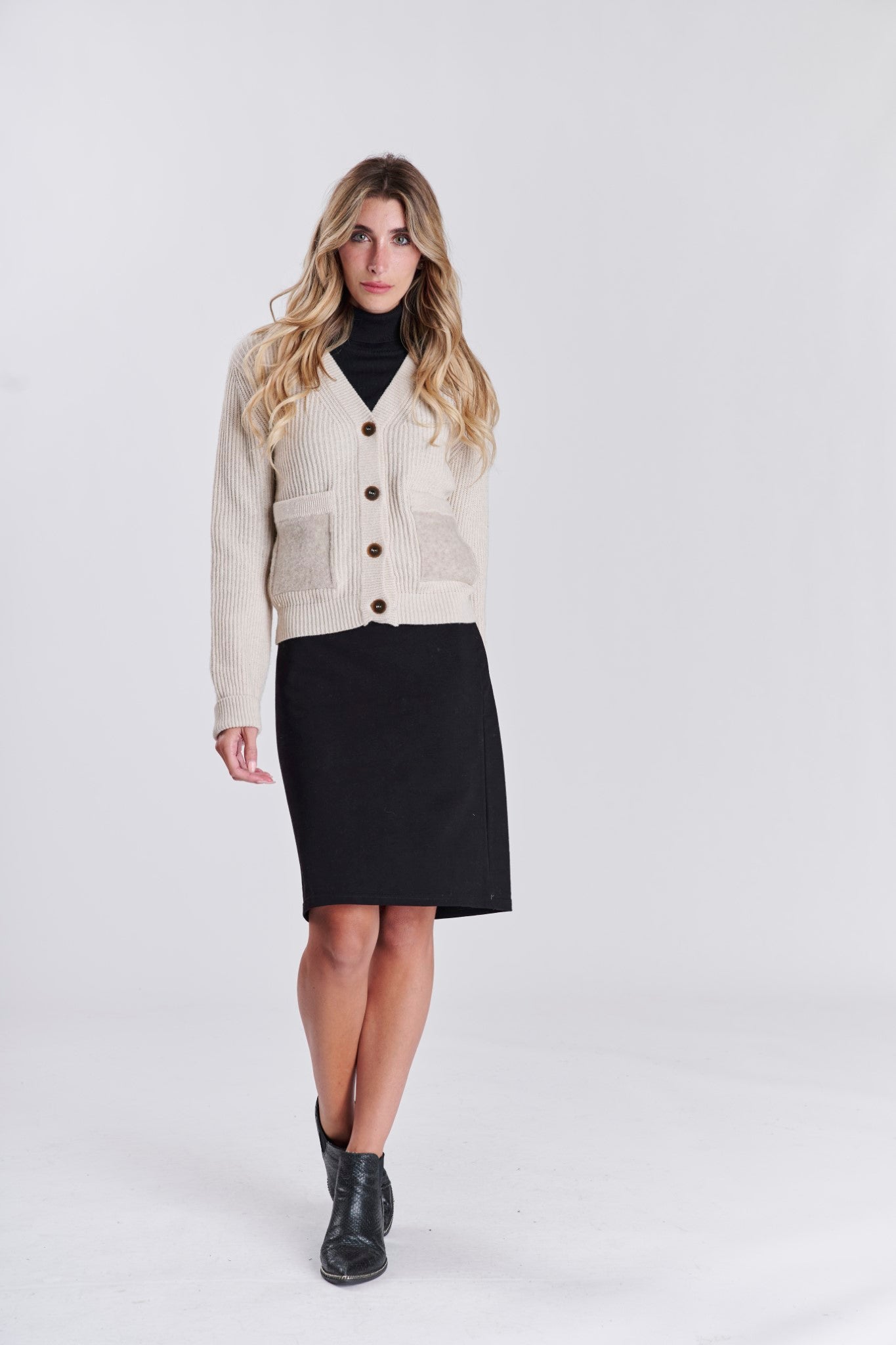KNIT CARDIGAN WITH POCKETS