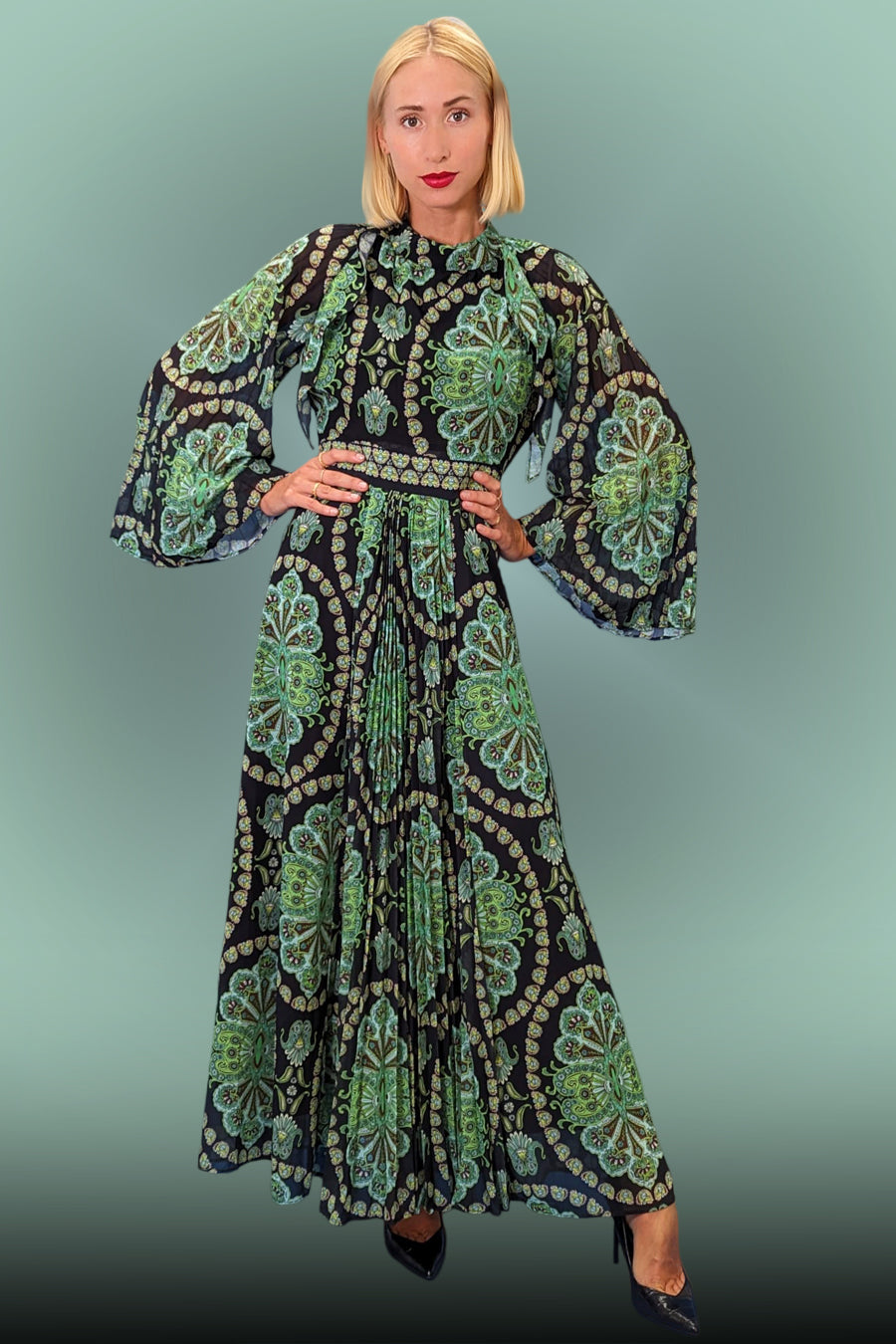 LONG PATTERN FLARED SLEEVES DRESS שמלה