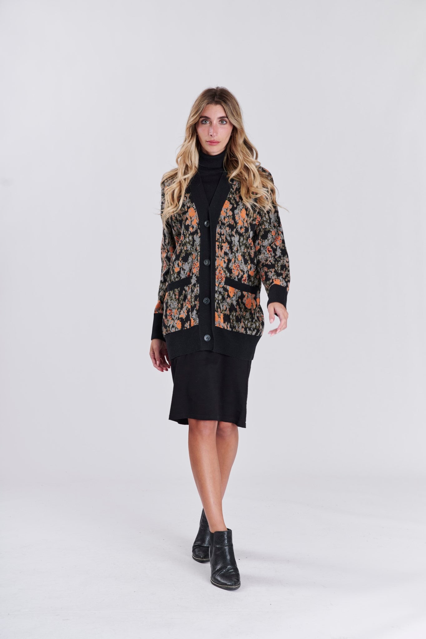 PRINTED V-NECK CARDIGAN סוודר