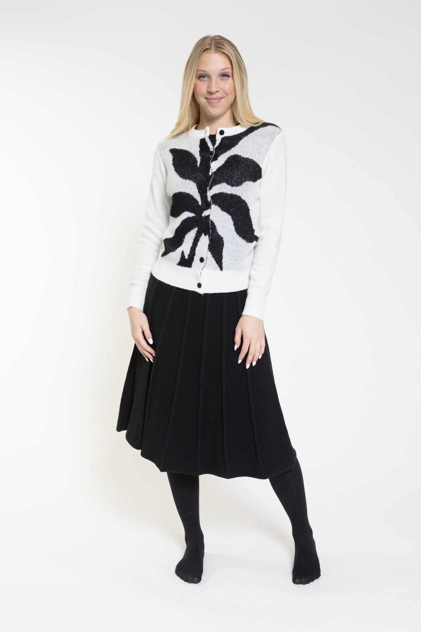 BLACK FLOWER PRINT KNIT CARDIGAN סוודר