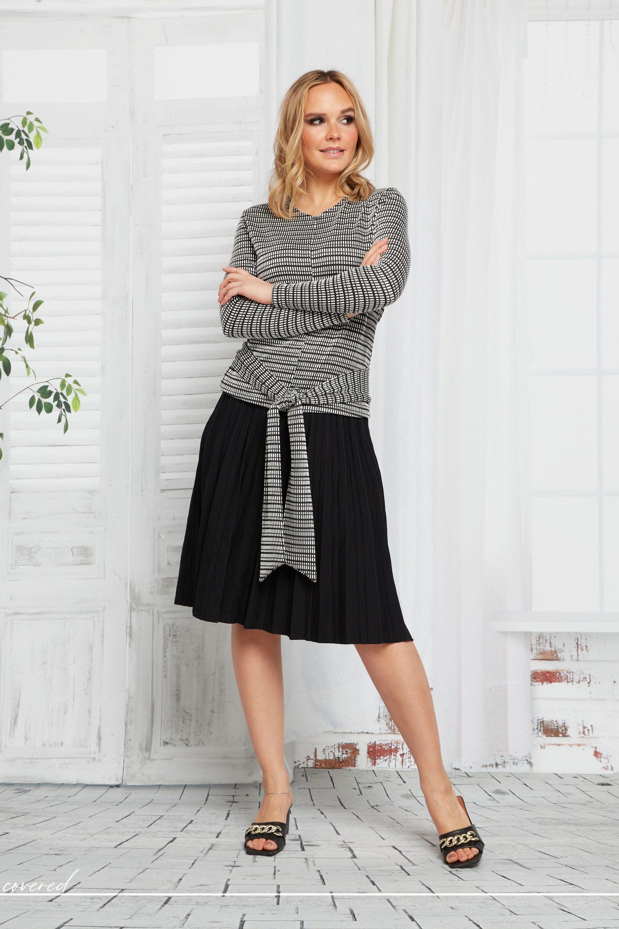 AVITAL WRAP TOP WITH V NECK חולצה