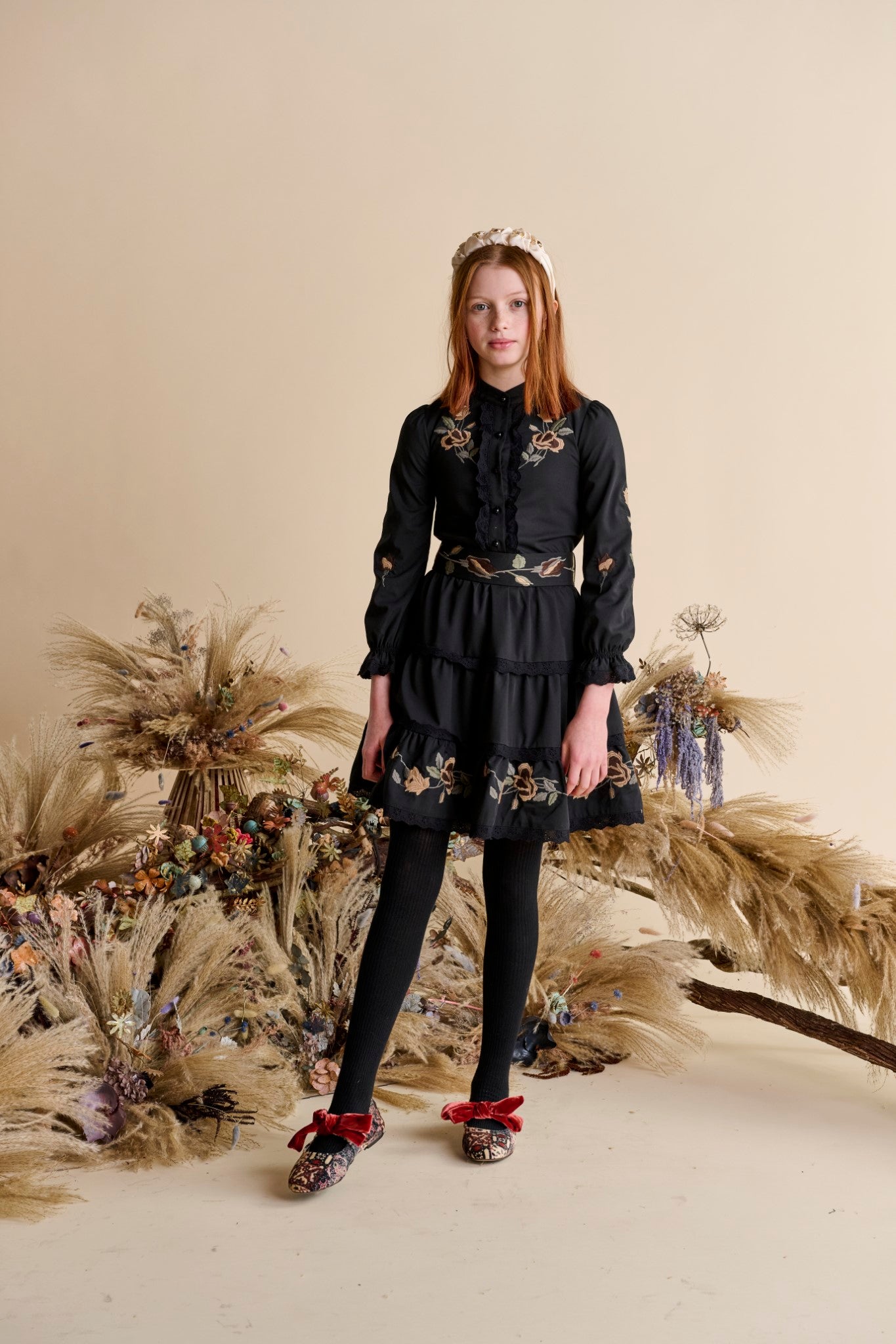 FLORAL EMBROIDERY BELTED DRESS שמלה