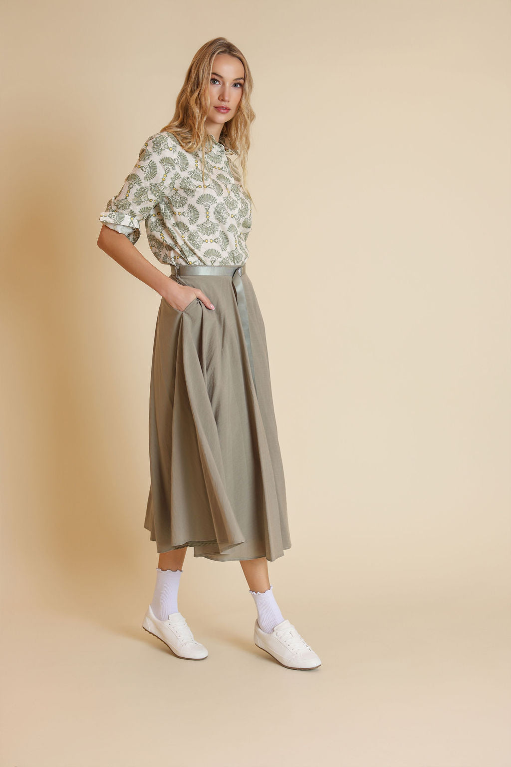 BELTED CRINKLE SKIRT