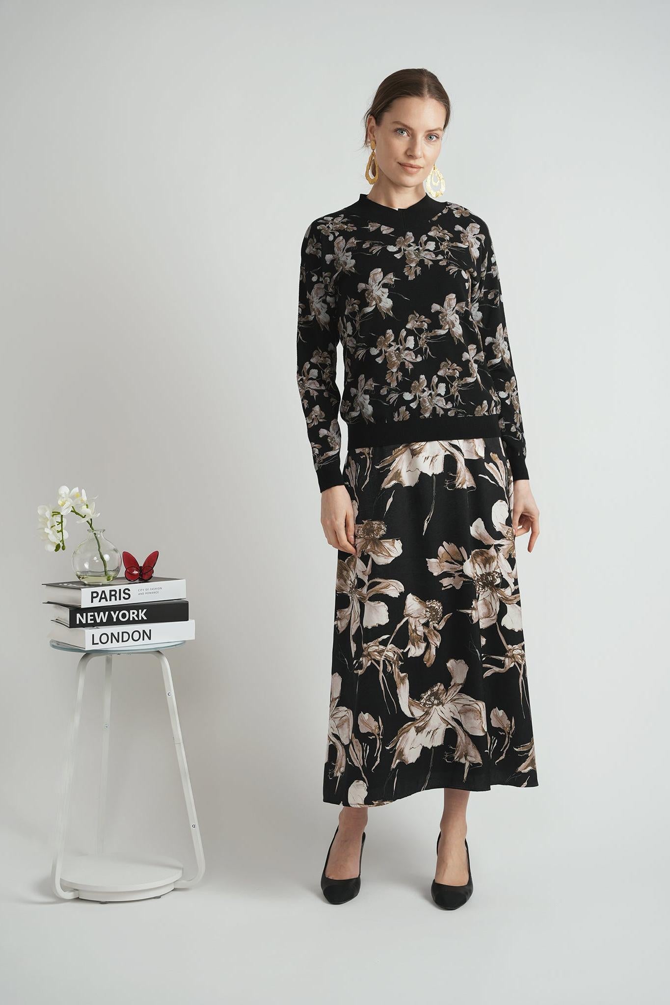 LADIES CREW NECK FLORAL EMBROIDERY SWEATER