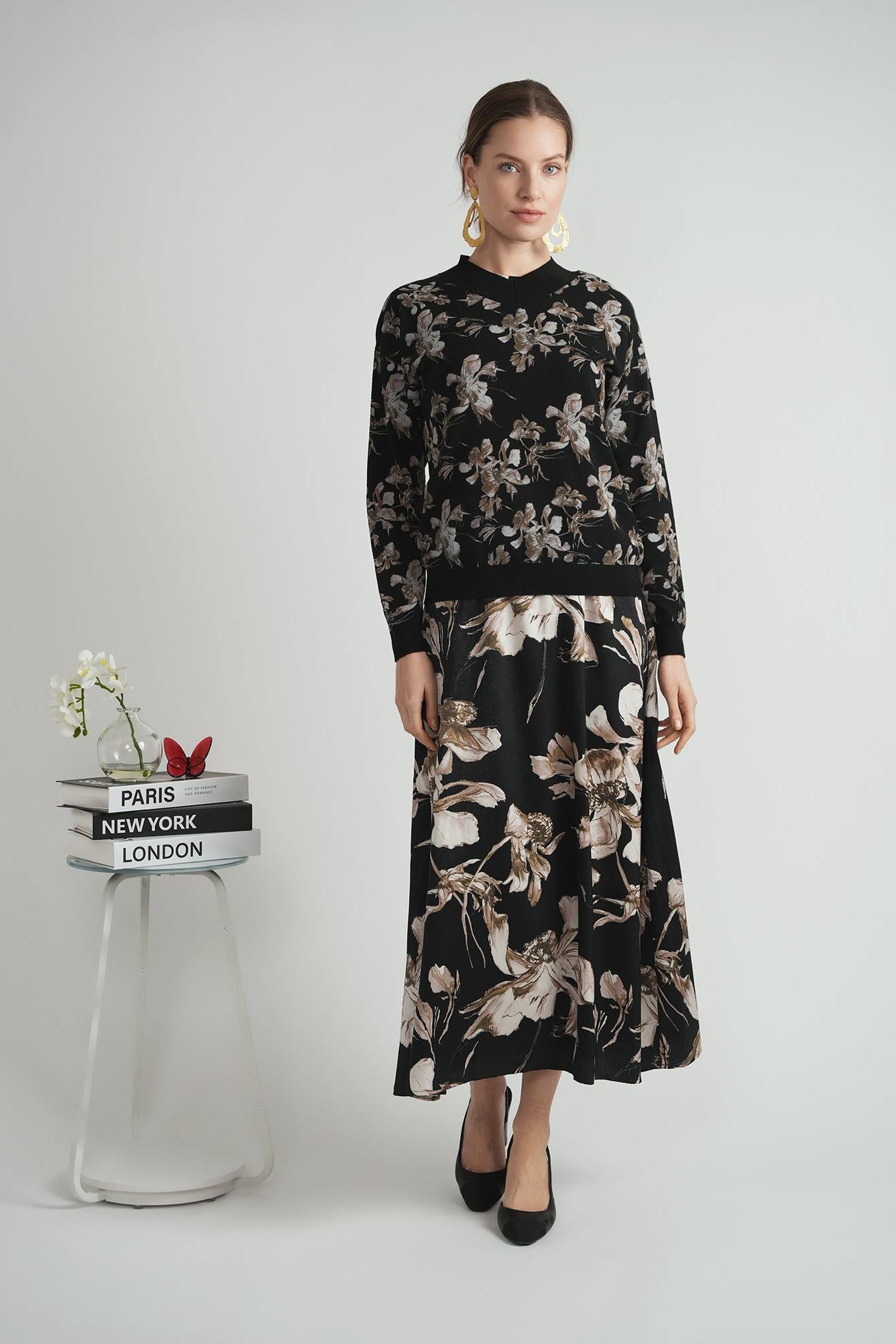 LADIES CREW NECK FLORAL EMBROIDERY SWEATER
